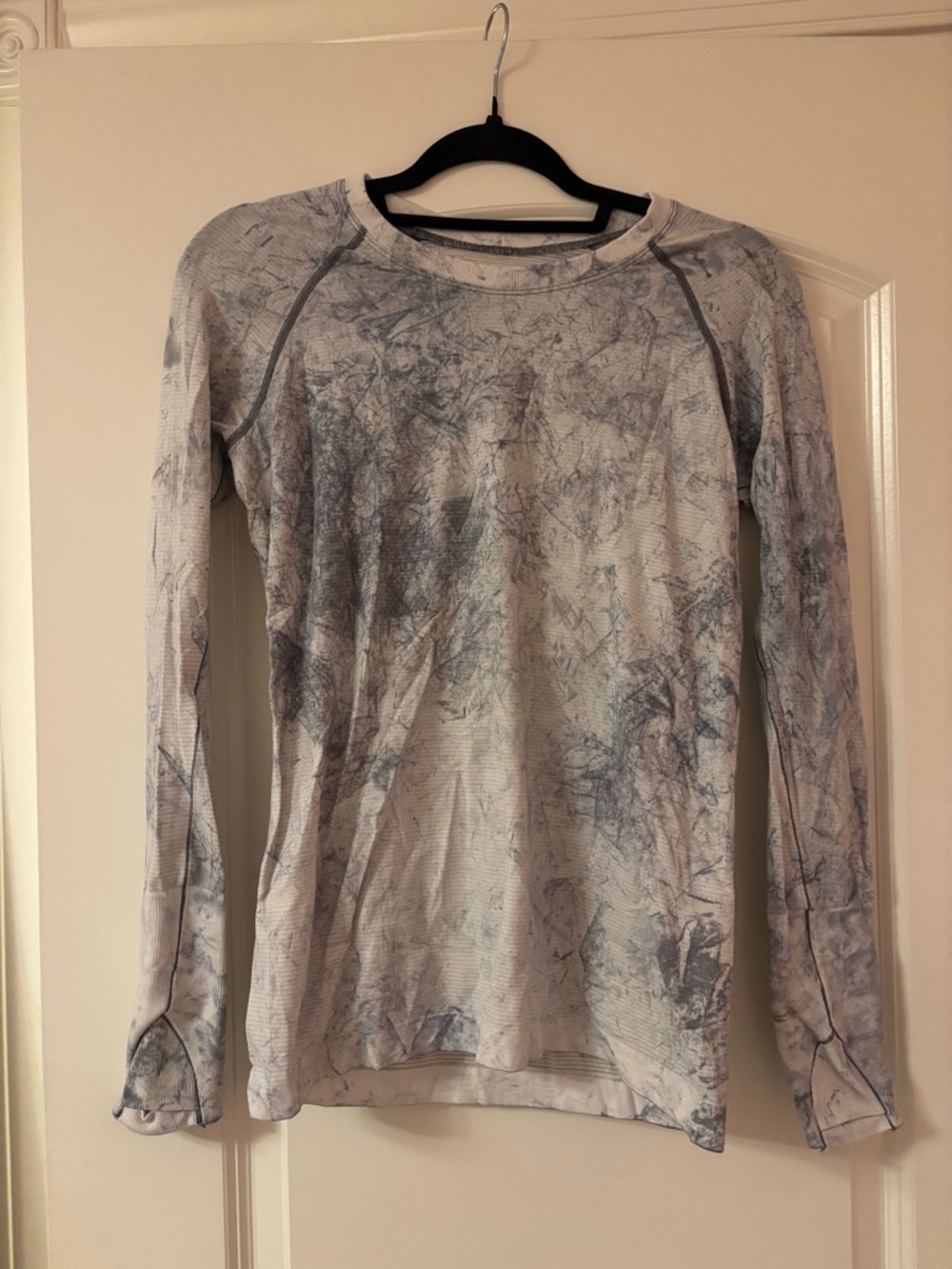 lululemon athletica Long Sleeve Tee in White and Grey Marble Print (DISCONTINUED
